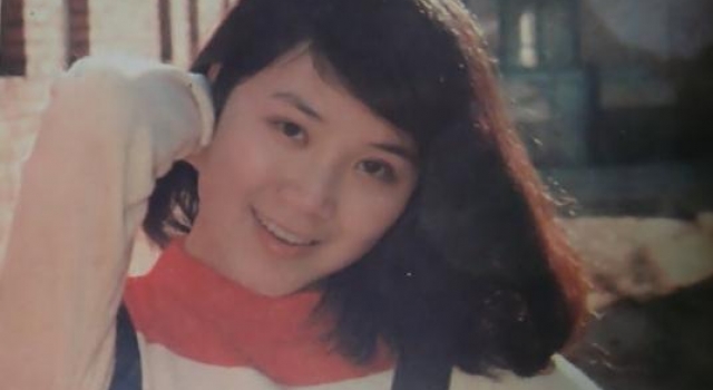 《北京人在纽约》郭燕，严晓频嫁初恋恩爱31年，曾为爱退圈出国