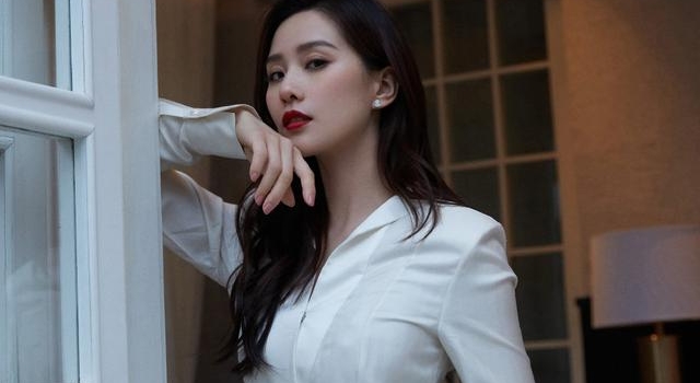 刘诗诗成盛典“最忙人物”，和女明星们互动太甜了，“海王”实锤