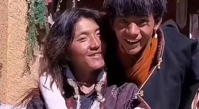 丁真走红后趣事多，父亲担心无人放牛，舅舅撞脸郑伊健