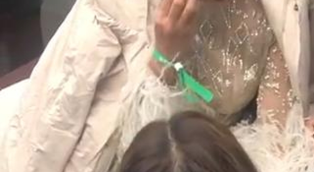 快女谈莉娜因肤色被侮辱？提及往事崩溃大哭，一直因外表自卑