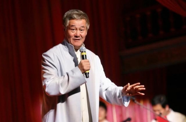赵本山女儿自曝“发家史”：倒卖父亲的鞋子，赚了20万