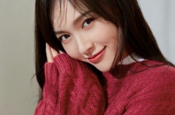 唐嫣37岁生日，于正故意翻牌网友，疑公开认证她与杨幂不和传闻