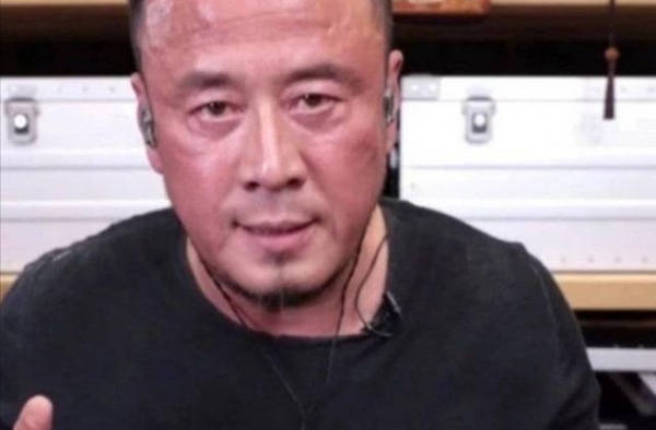 杨坤直播时满脸通红，网友：这是被煮了吗？
