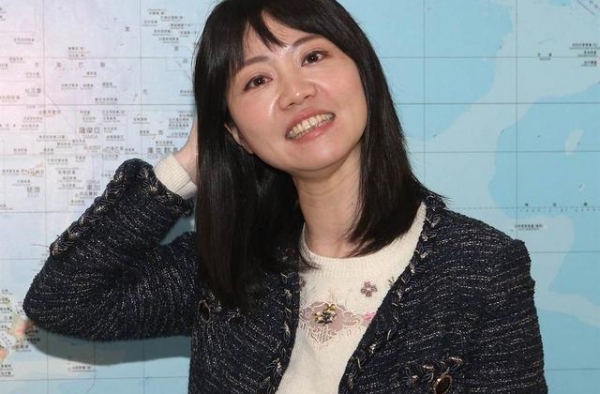 高嘉瑜剪发逆龄 被拱直播整理房间（图）