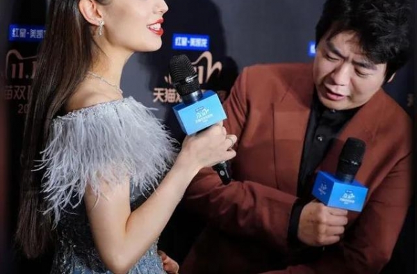 怀孕被夸“蚂蚁腰”的吉娜，暴露了中年油腻男的畸形审美