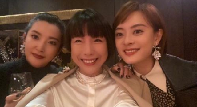 李冰冰近照罕曝光，穿束腰长裙尽显好身材，丝毫不输小9岁孙俪
