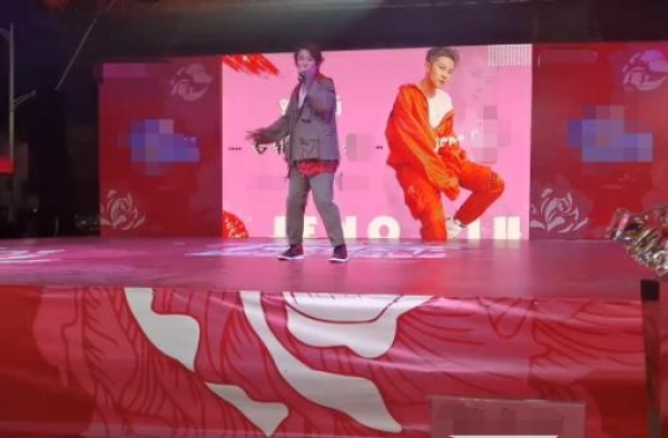 超女季军刘力扬小县城商演，曾被称翻版李宇春，路人称根本不认识