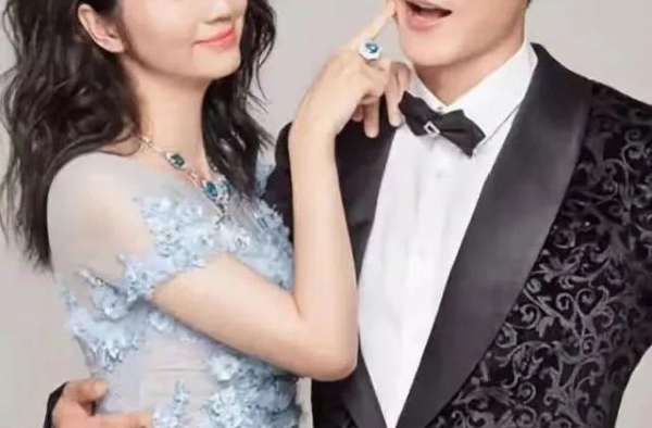 张丹峰洪欣疑已离婚，夫妻7月前最后合体，为保护男方一直未公开