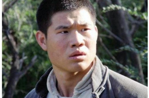 “嘎子哥”车如其人，长大后成人生赢家，抱得美人归
