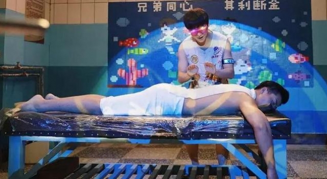 他再也拍不出内味儿，就像互联网再也没有底层