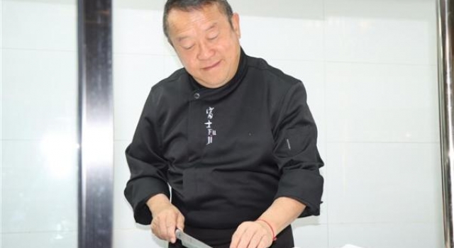 富士烧肉牧场代言人曾志伟参观考察大悦城店