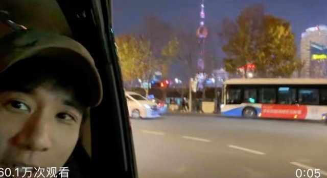 王力宏在沪隔离点解除隔离，离开时自拍视频为工作人员点赞