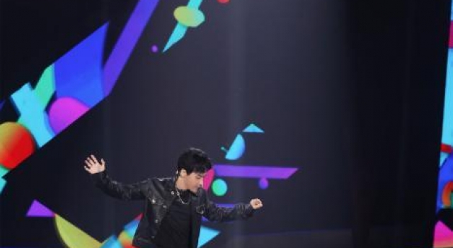 争议声中的《追光吧！哥哥》，想展现怎样的男性形象？
