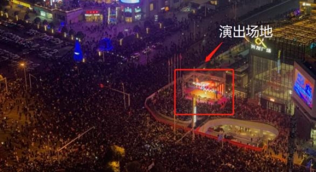 十分钟演出要价80万？张韶涵商演捞金，导致交通瘫痪中断表演