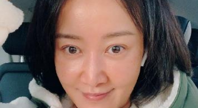 前央视清纯女主播赵子琪近照曝光，44岁素颜仍能打，豪宅更吸睛