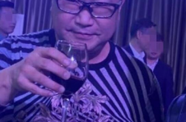 尹相杰出席酒会无人识？从红极一时到奔波商演，一手好牌打稀烂