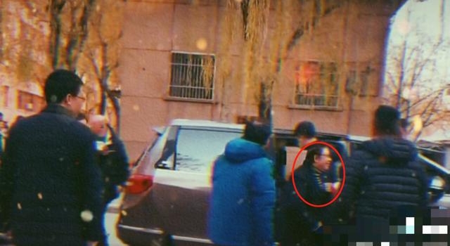 韩红暴瘦后罕现身，领导提前等候接待，演讲称自己愿做平凡人