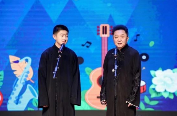 于云霆与爸爸于谦罕合作，紧张到手脚蜷缩，曾认郭德纲为师傅