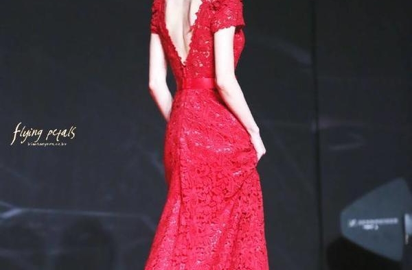 反正这姐的女王行为也不是一次两次了……