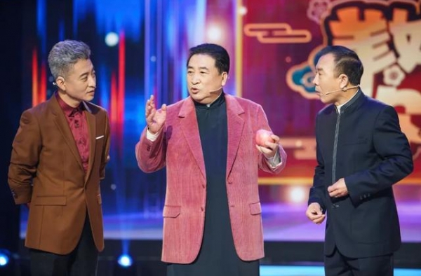 姜昆来广东跨年，被四个“专家”轮番忽悠