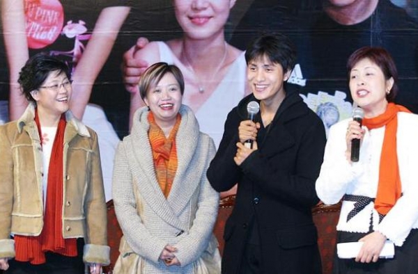 妈妈干妈都是知名导演，连捧他20年不火，娶妻改名后成国民男神