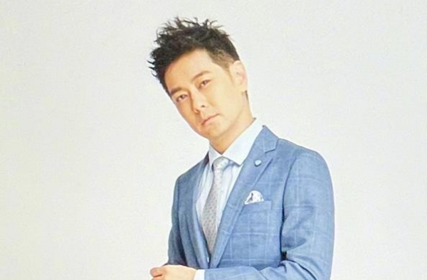 46岁林志颖未修照显老，脸部臃肿下垂皱纹显现，冻龄男神也老了