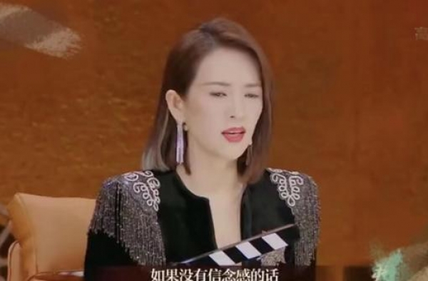 章子怡重回舞台像换了个人！犀利点评彻底火，国际章剪短发更厉害