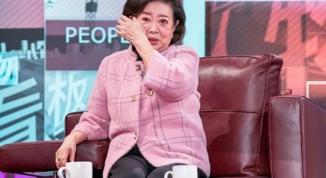 81岁老戏骨太拼命，自曝为演戏锯掉三颗牙，还险些毁掉儿子婚事