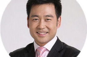 央视“男神”主持人火了！高分考上名校，变身“央视名嘴”！
