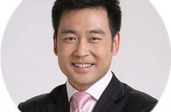 央视“男神”主持人火了！高分考上名校，变身“央视名嘴”！