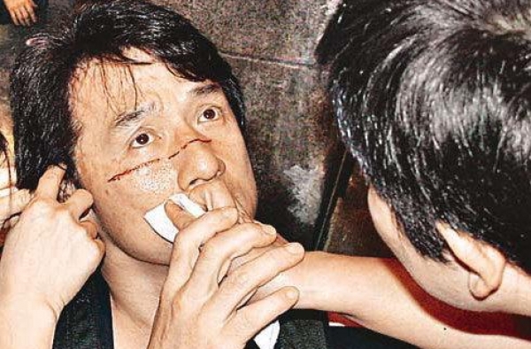 这些演员拼命在拍戏，活该他们火