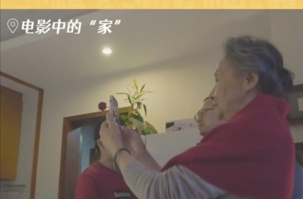 老戏骨自曝家中太破，拍戏62年没钱买房，看样板房满眼羡慕