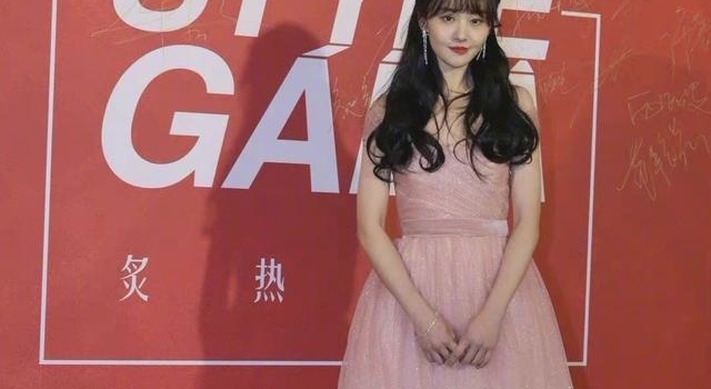 郑爽不当“小仙女”真的好美！换小黑裙瞬间长大变成熟，彻底爆相