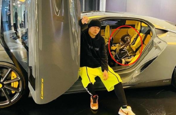 周杰伦晒5岁女儿豪华座驾，价格两千多万，一年不工作收入过亿