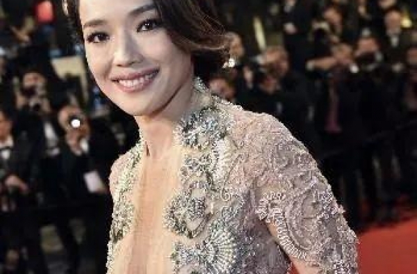 “消费男色”的时代，男星们脱掉的衣服何时能穿回来？