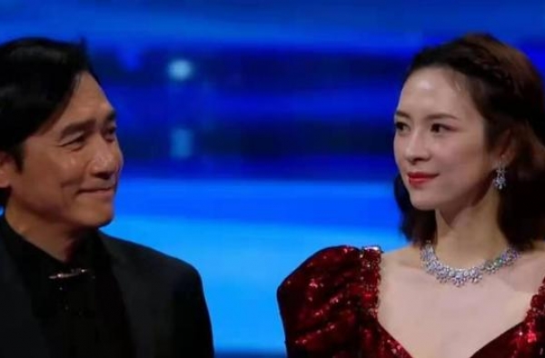 梁朝伟章子怡合体颁奖，影帝影后再次同框，掀起回忆杀