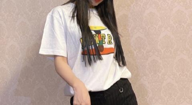 李菲儿风波后晒美照，懒理黄晓明杨颖夫妇，扬言胜负未定超自信