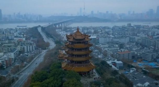 充满了善意和温度，《武汉日夜》拍出了中国人的生命观